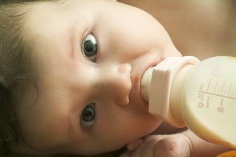 Lapte pentru bebeluşi: ASCO distribuie laptele praf pentru sugarii până la un an